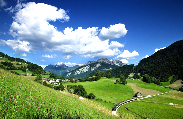 On the tracks of the GoldenPass Line